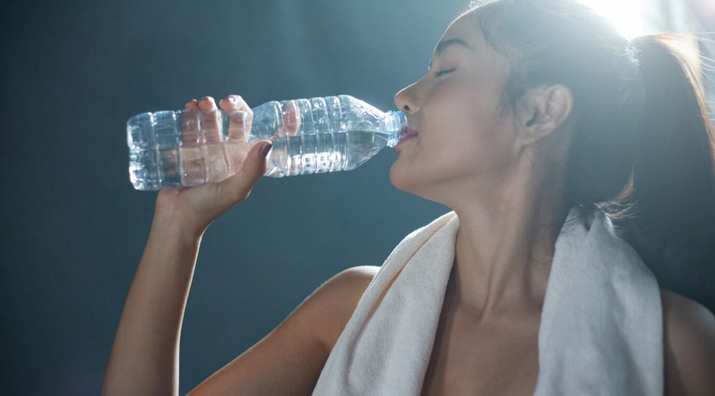 10 raisons pour lesquelles boire de l’eau est essentielle pour la beauté