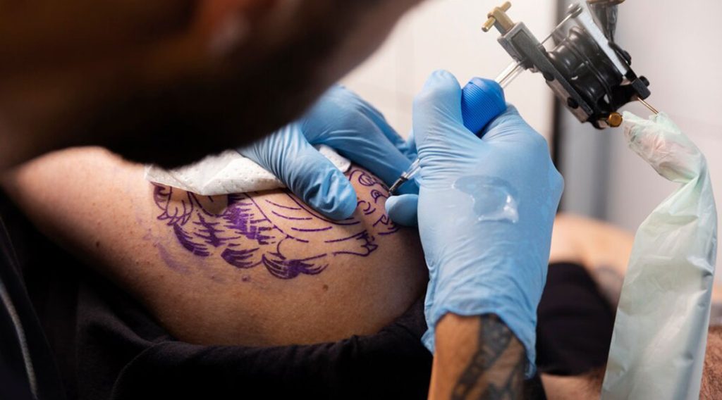 Tatouage et personnalité : le rôle d’un salon dans l’expression individuelle